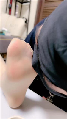 图片[12]_【茹雪】带闺蜜虐狗-跪舔高跟美腿/踩狗舌/丝袜塞嘴【完整版】_绳艺库视频下载