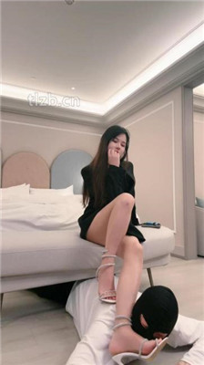 图片[2]_【琪琪大人】臣服脚下-高跟凉鞋踩脚垫_绳艺库视频下载