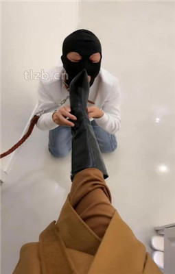 图片[2]_【辣姐】和男友逛街累了让家奴伺候_绳艺库视频下载