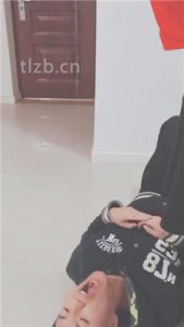 【美容院S】当脚垫/舔脏鞋/臭脚踩脸_绳艺库视频下载