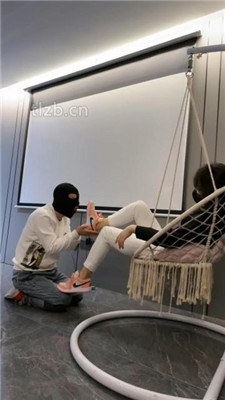 图片[14]_【辣姐】运动鞋全体重踩/船袜脚插嘴/吃袜子/口水吐脸_绳艺库视频下载