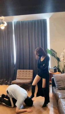 图片[2]_【美美子】双S踢裆场-高跟踩踏碾/手脚鞋底耳光_绳艺库视频下载