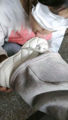 图片[12]_【爱可呀】学姐教室椅下/楼道-卑微跪舔_绳艺库视频下载