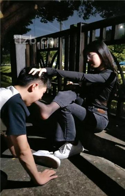 图片[6]_【嘉妮】深夜户外遛狗-闻鞋袜/踩狗爪【双视角版】_绳艺库视频下载