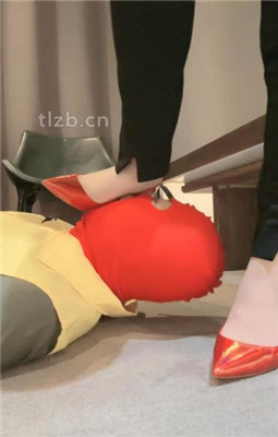 图片[11]_【安安】舔臭脚/红高跟踩踏喂食_绳艺库视频下载