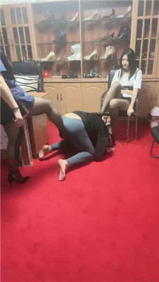 图片[3]_【亿姐】双S-闻舔黑丝脚/踩踏踢踹/骑马喂口水_绳艺库视频下载