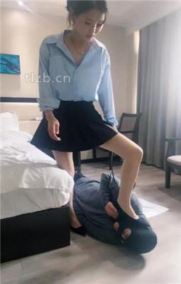 图片[14]_【孤傲女帝】长靴全体重踩踏_绳艺库视频下载