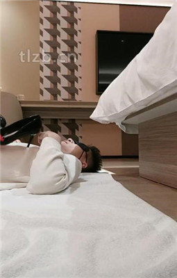 图片[11]_【米小唐】靴子黑丝玩虐地毯狗_绳艺库视频下载