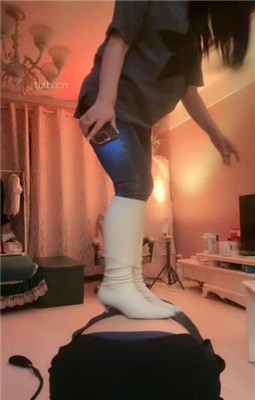 图片[4]_【傲雪】牛仔裤白靴棉袜-全体重踩踏踩脖_绳艺库视频下载
