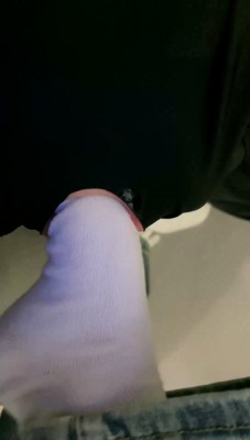 图片[4]_【娇娇】小白鞋白袜踩脚垫/近距离舔_绳艺库视频下载