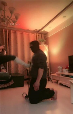 图片[5]_【傲雪】牛仔裤白靴棉袜-全体重踩踏踩脖_绳艺库视频下载