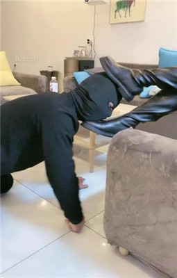 图片[3]_【赵奈奈】没钱交房租被虐-靴子碾脸/艺术踢踹【完整版】_绳艺库视频下载