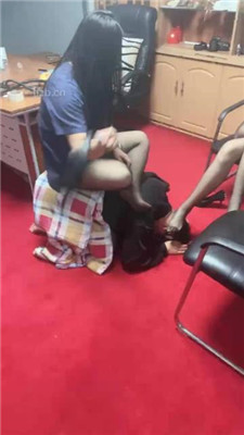 图片[8]_【亿姐】双S-闻舔黑丝脚/踩踏踢踹/骑马喂口水_绳艺库视频下载