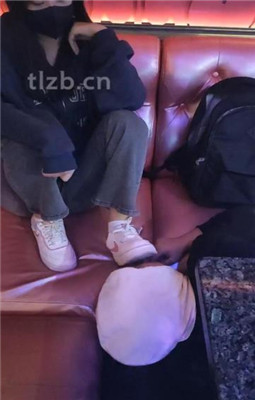 图片[4]_【小琪】KTV-脏鞋踩地毯/舔鞋舔jio/骑马_绳艺库视频下载