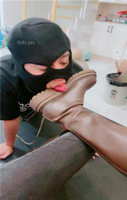 图片[6]_【利娜】长靴裸足踩狗头-伺候主人沐足_绳艺库视频下载