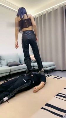 图片[6]_【cc.s】近距离白袜裸足闻舔/踩踏/鞭打_绳艺库视频下载