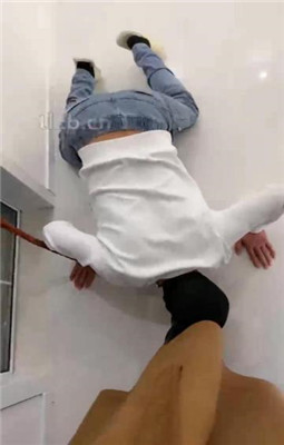 【辣姐】和男友逛街累了让家奴伺候_绳艺库视频下载