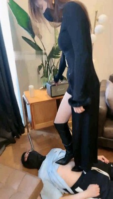 图片[3]_【美美子】双S踢裆场-高跟踩踏碾/手脚鞋底耳光_绳艺库视频下载