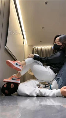 图片[2]_【辣姐】运动鞋全体重踩/船袜脚插嘴/吃袜子/口水吐脸_绳艺库视频下载