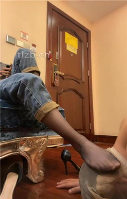 【苏晴】原味黑丝jio捂脸踩踏_绳艺库视频下载