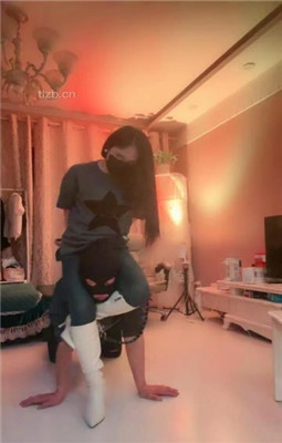 图片[3]_【傲雪】牛仔裤白靴棉袜-全体重踩踏踩脖_绳艺库视频下载