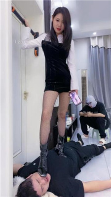 图片[11]_【麋鹿银儿】双S-打手心/全体重踩踏/灌圣水_绳艺库视频下载