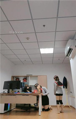 图片[2]_【妆主大大】办公室-母畜-高跟肉丝诱惑-耳光/脚插嘴-高跟踩_绳艺库视频下载