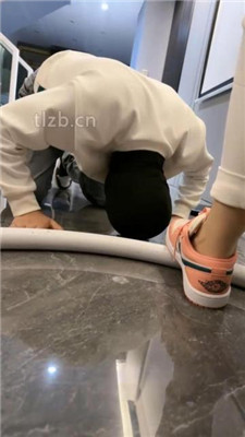 图片[13]_【辣姐】运动鞋全体重踩/船袜脚插嘴/吃袜子/口水吐脸_绳艺库视频下载