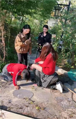 【宸宸】庄园3S调教情侣奴-遛狗骑马/皮靴清理【三视角版】_绳艺库视频下载