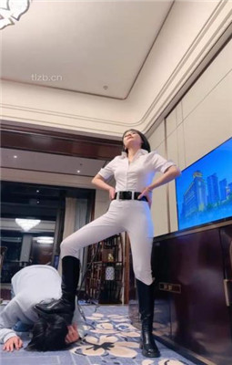 图片[13]_【简一】马术女教练-骑马爬行/鞭打/转胯/闻舔臭脚丫_绳艺库视频下载