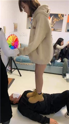 图片[16]_【精神小妹】幸运大转盘-群殴-踢踹踩跺/耳光坐头_绳艺库视频下载