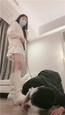 图片[2]_【月影儿】长靴踩狗/白袜气味控制/踩踏喂食_绳艺库视频下载