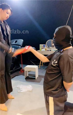 图片[6]_【冰诺】连环耳光狂抽/人肉脚垫_绳艺库视频下载