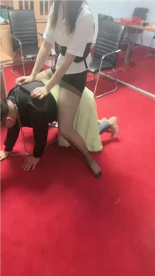 图片[18]_【亿姐】双S-闻舔黑丝脚/踩踏踢踹/骑马喂口水_绳艺库视频下载