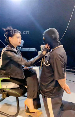 【冰诺】连环耳光狂抽/人肉脚垫_绳艺库视频下载