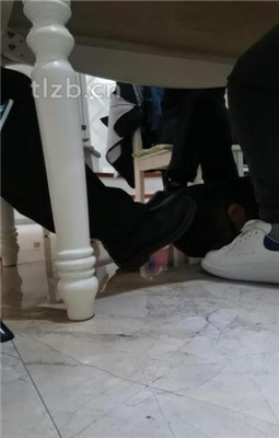 图片[3]_【文文文】桌底视角-脏鞋跪舔伺候主人-踩踏碾压【三视角版】_绳艺库视频下载