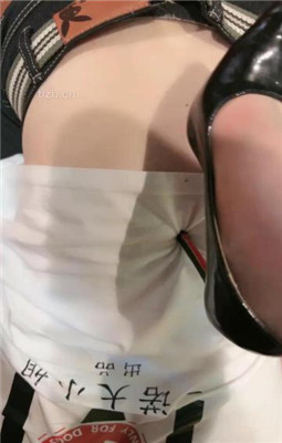 图片[11]_【一诺大小姐】情侣奴-奴下奴-桌底踩踏喂食/高跟踩虐_绳艺库视频下载