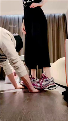 图片[4]_【九娘】提档/运动鞋踩踏/喝圣水_绳艺库视频下载