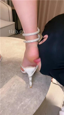 图片[18]_【琪琪大人】臣服脚下-高跟凉鞋踩脚垫_绳艺库视频下载