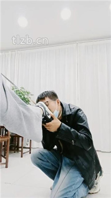 图片[8]_【橙子大大】双M-骑马/揪耳朵/艺术踢踹/转胯/闻白袜_绳艺库视频下载