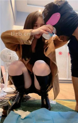 图片[16]_【思诺】舔内裤套头/灌圣水/喂口水_绳艺库视频下载