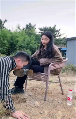 图片[5]_【允薇】庄园清理女主脏泥靴底/鞭打飞踹踩踏_绳艺库视频下载