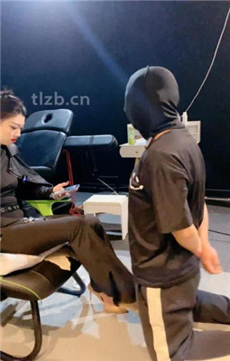 图片[10]_【冰诺】连环耳光狂抽/人肉脚垫_绳艺库视频下载