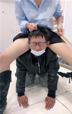 图片[14]_【孤傲女帝】艺术踩手/打断戒尺/碾压狗爪/打手心_绳艺库视频下载