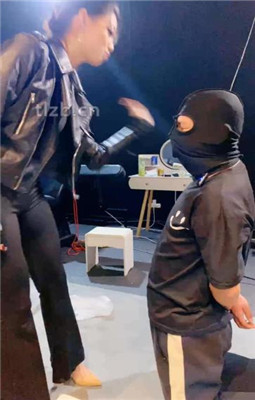 图片[5]_【冰诺】连环耳光狂抽/人肉脚垫_绳艺库视频下载