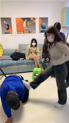 图片[8]_【精神小妹】幸运大转盘-群殴-踢踹踩跺/耳光坐头_绳艺库视频下载