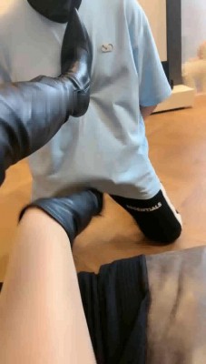 图片[9]_【美美子】双S踢裆场-高跟踩踏碾/手脚鞋底耳光_绳艺库视频下载