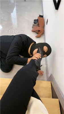 图片[15]_【辣姐】狗舌头舔鞋油保养7双皮靴_绳艺库视频下载