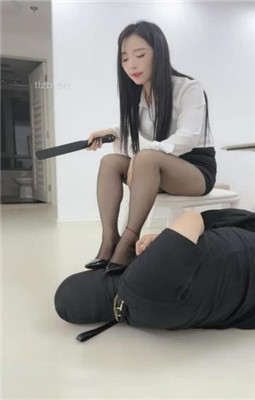 图片[8]_【冰夏S】近距离舔黑丝/插嘴/狗链遛狗/板子打狗_绳艺库视频下载