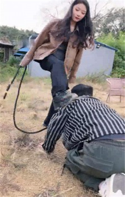 图片[2]_【允薇】庄园清理女主脏泥靴底/鞭打飞踹踩踏_绳艺库视频下载